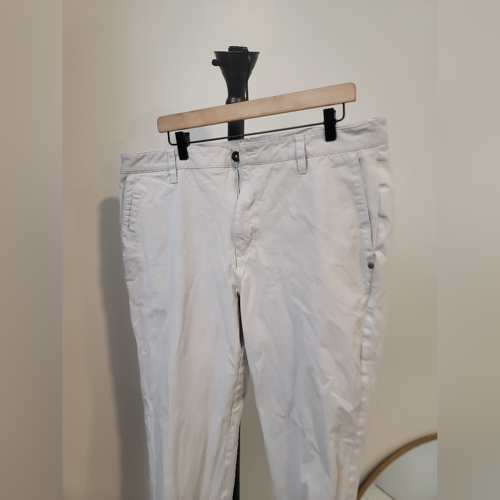 Vuori Men's All Ways Chino Pants Casual Size 36×32 - Picture 2 of 9